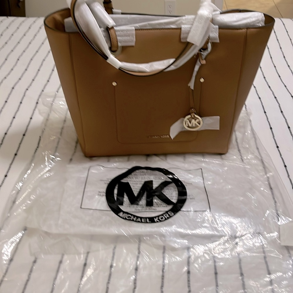 NEW never worn/used in packaging Michael Kors shoulder bag in brown leather
